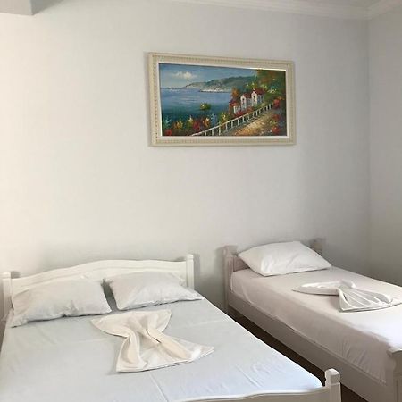 Alfa Apartaments Sarandë Esterno foto