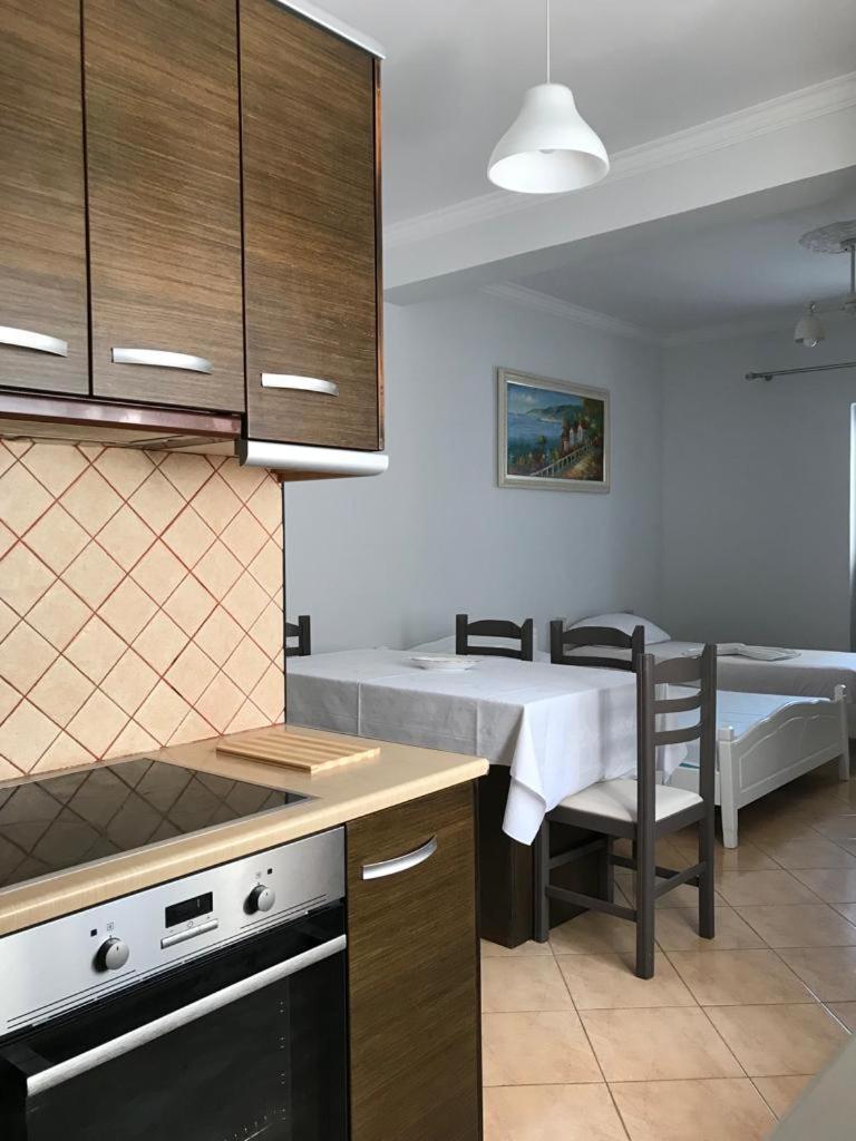 Alfa Apartaments Sarandë Esterno foto