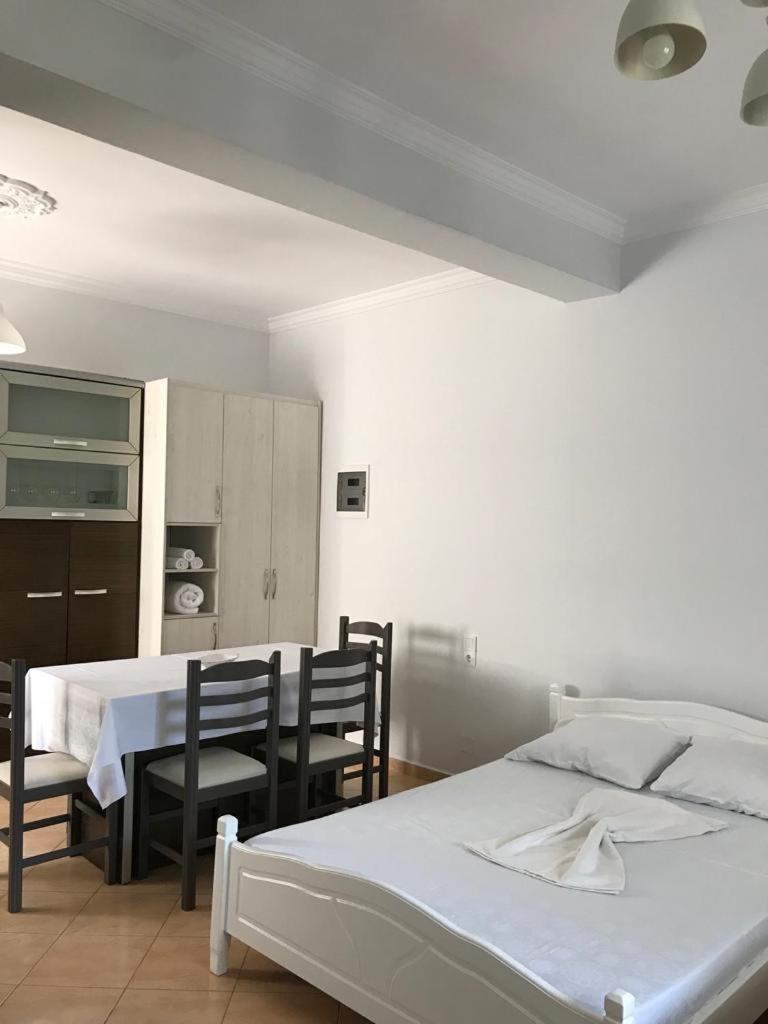 Alfa Apartaments Sarandë Esterno foto
