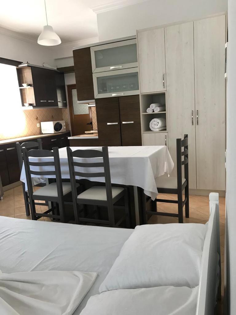 Alfa Apartaments Sarandë Esterno foto