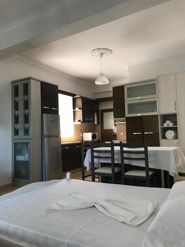 Alfa Apartaments Sarandë Esterno foto